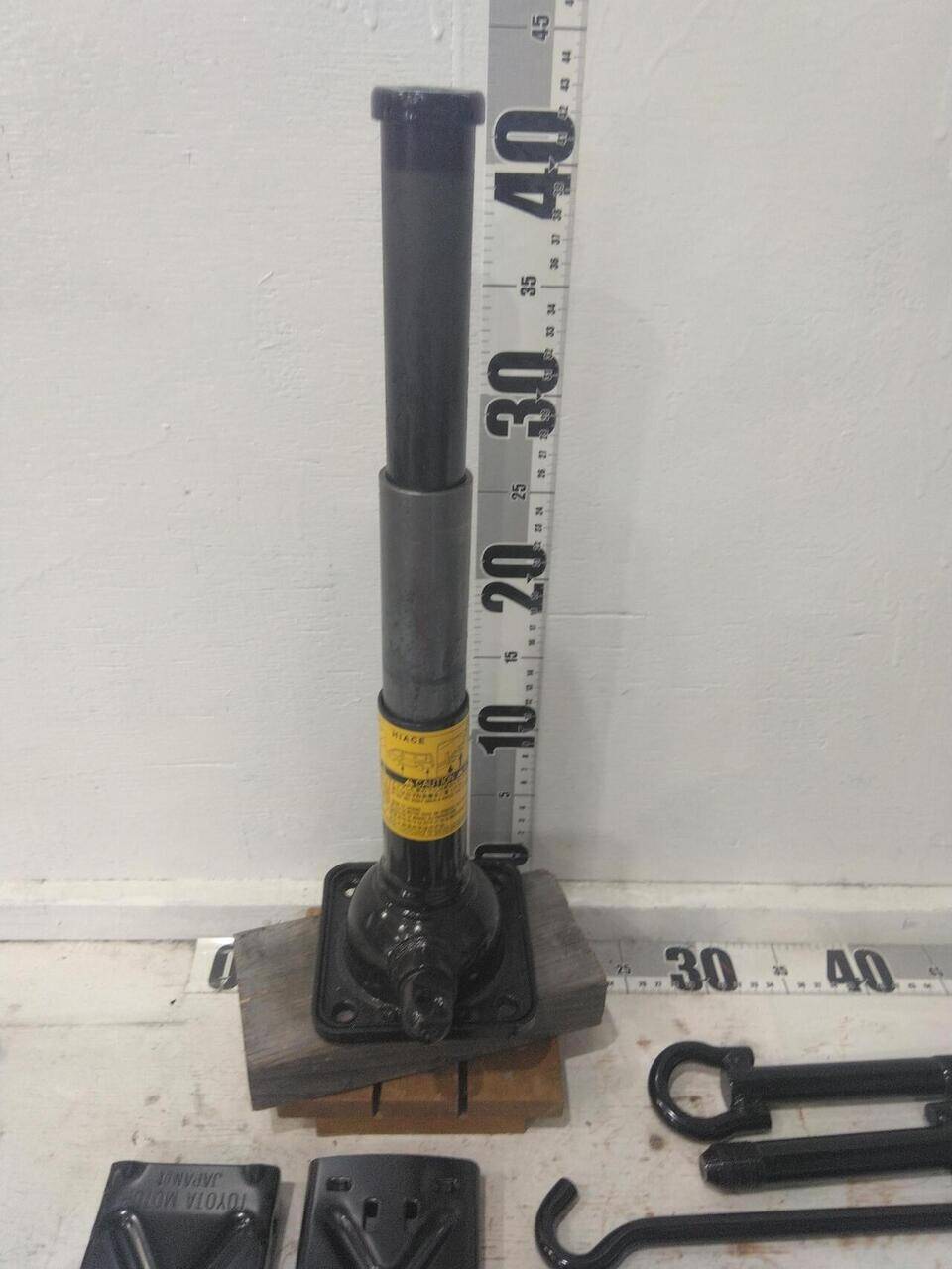 ジャッキ　【工具付き】【トヨタ】　品番：09111-26150　　2トン（中古）