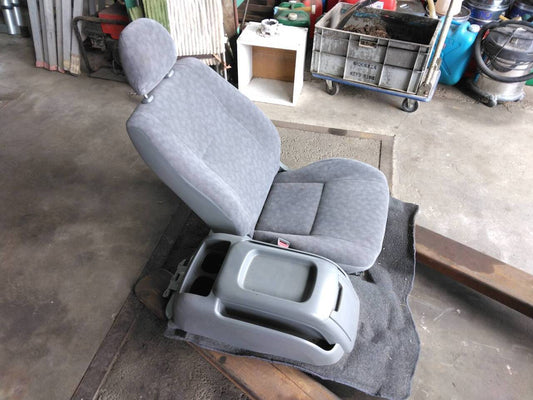 座席  　ハイエース　KR-KDH205V　から取り外し （中古）