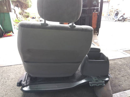 座席  　ハイエース　KR-KDH205V　から取り外し （中古）