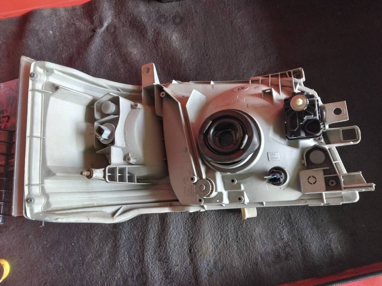 ヘッドライト　（左）KR-KDH205Vで使用　（中古）