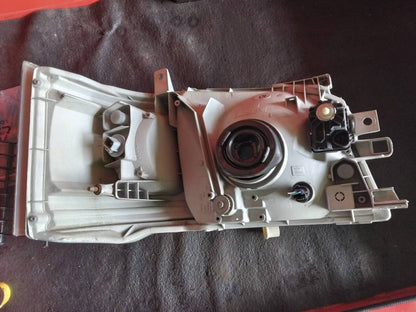 ヘッドライト　（左）KR-KDH205Vで使用　（中古）