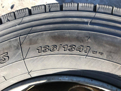 弥富纏め売り タイヤ　　スタッドレス4本　YOKOHAMA　245/70R19,5  136/134J（中古）