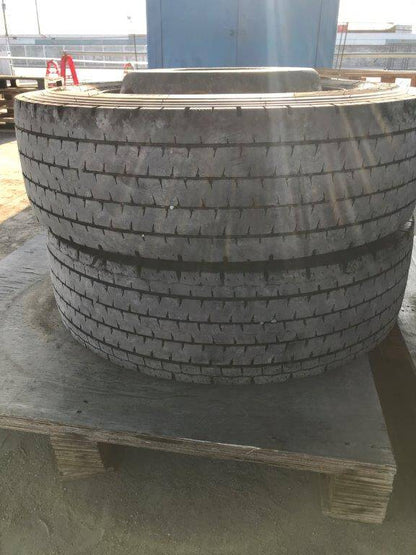 弥富纏め売り タイヤ　　スタッドレス4本　YOKOHAMA　245/70R19,5  136/134J（中古）
