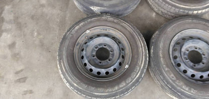 タイヤ　4本　【ブリヂストン1本、グッドイヤー3本】【195/80R15】（中古）