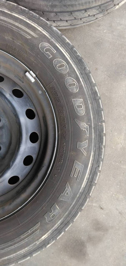 タイヤ　4本　【ブリヂストン1本、グッドイヤー3本】【195/80R15】（中古）