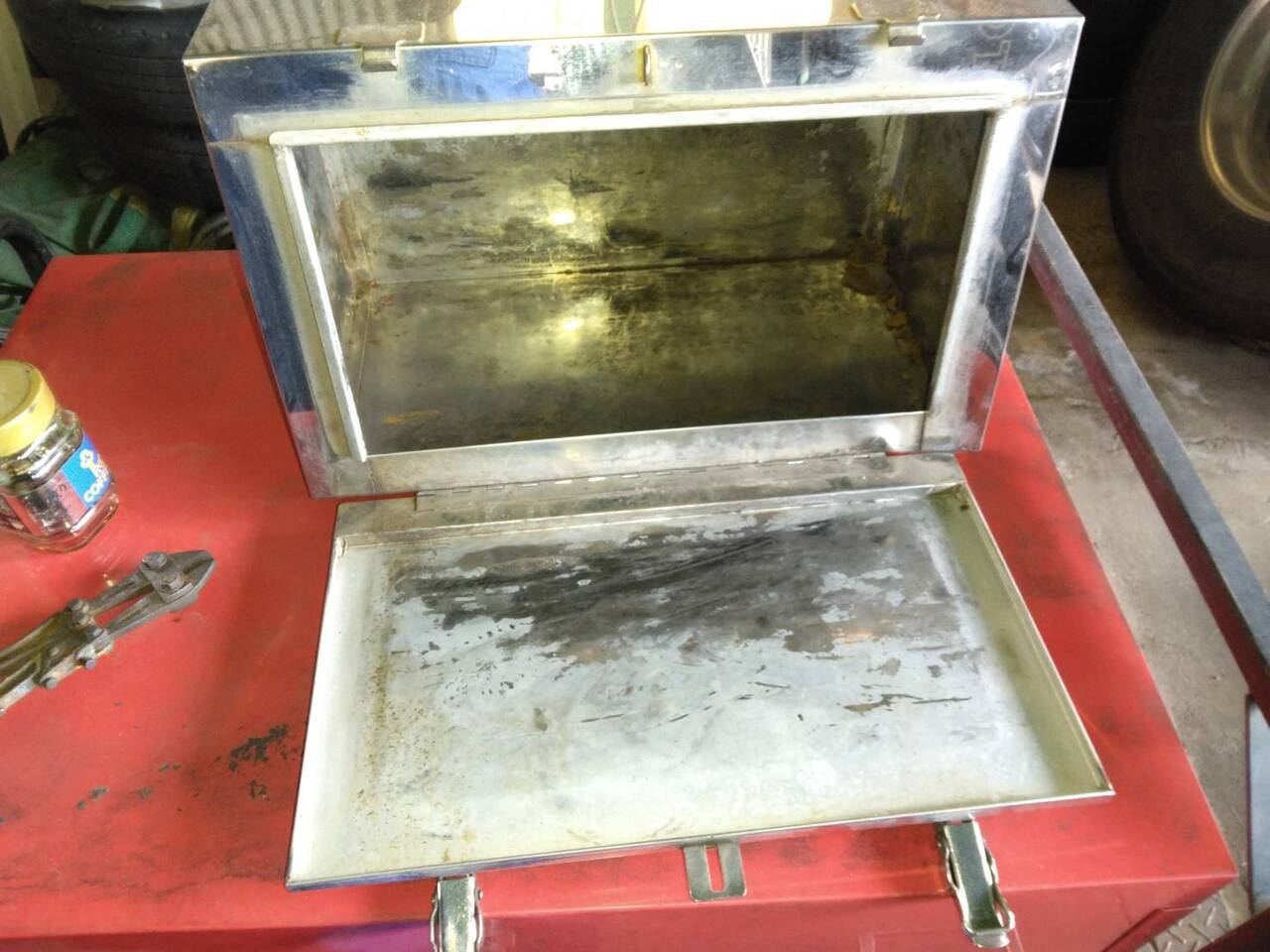 工具箱　ステンレス　横　約50cm ×縦　約32㎝×　25cm（中古）