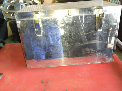 工具箱　ステンレス　横　約50cm ×縦　約32㎝×　25cm（中古）