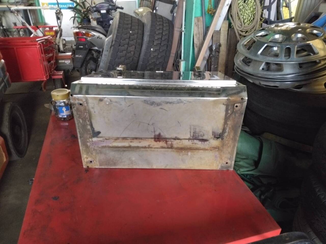 工具箱　ステンレス　横　約50cm ×縦　約32㎝×　25cm（中古）