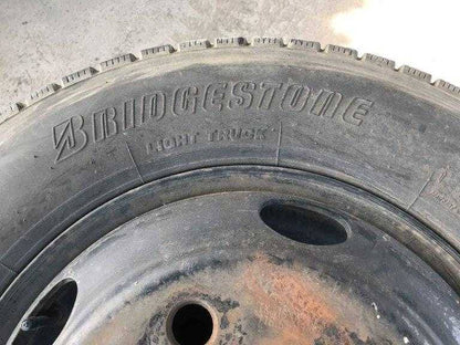 弥富纏め売り タイヤ    スノー4本　ブリジストン　195/85R16 114/112L LT　（中古）