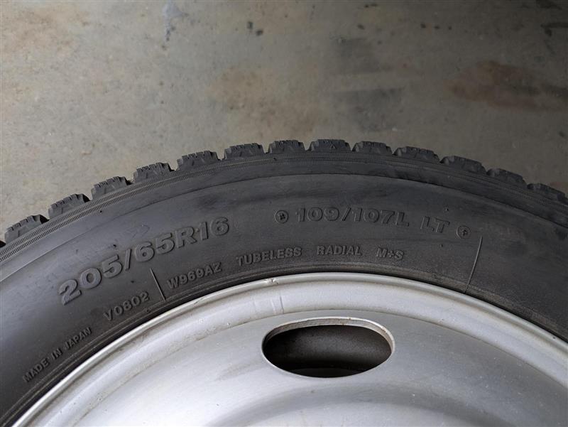 タイヤ　スタッドレスタイヤ　4本　BRIDGESTONE　205/65R16　W965（中古）