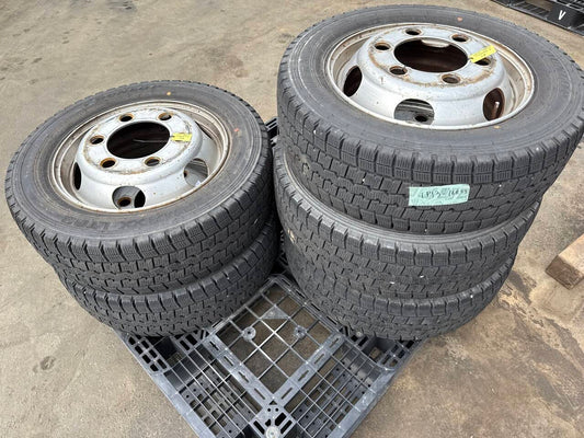 （棚卸まとめ売り）スタッドレスタイヤ 5本 DUNLOP 225/60R17.5（中古）