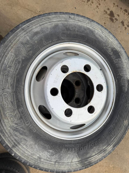 （棚卸まとめ売り）タイヤ　4本　【Bridgestone R225】【225/80R17.5】（中古）