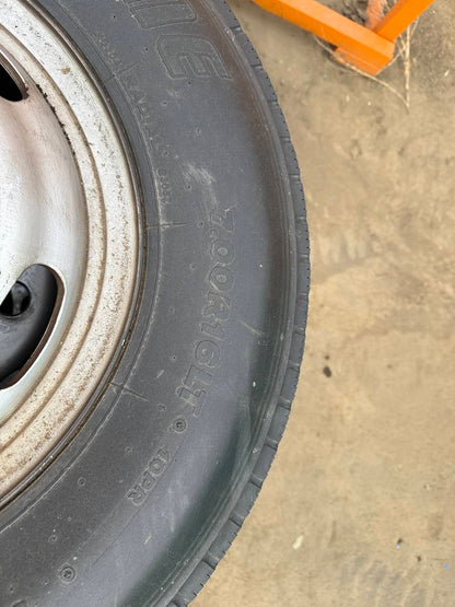 （棚卸まとめ売り）タイヤ　3本　【Bridgestone DURAVIS】【7.00R16LT】（中古）