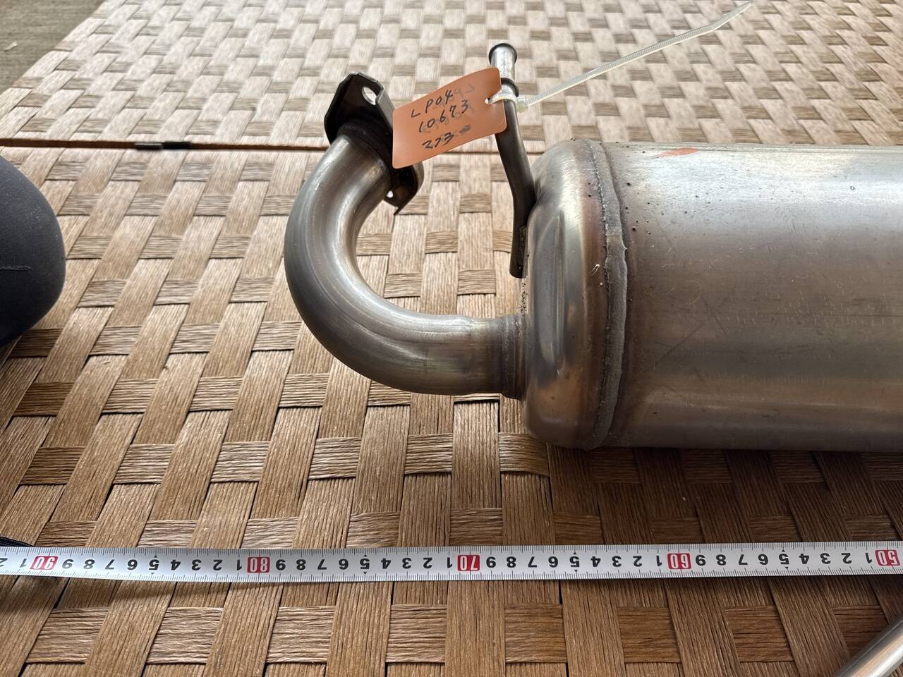 マフラー　スズキ　77R-M01　純正　ジムニー　3BA-JB64Wで使用　（中古）