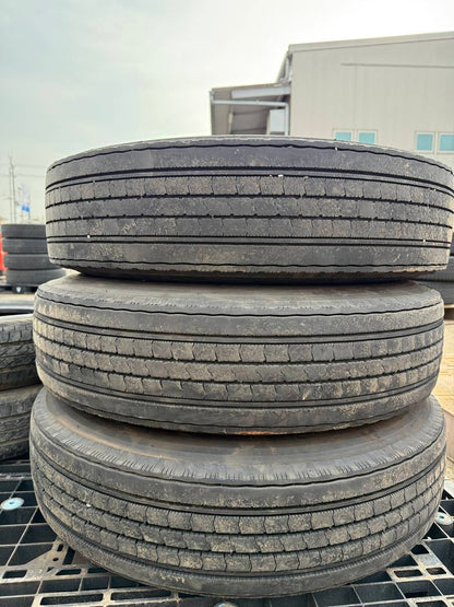 （棚卸まとめ売り）タイヤ　3本　【BRIDGESTONE】【225/80R17.5】（中古）