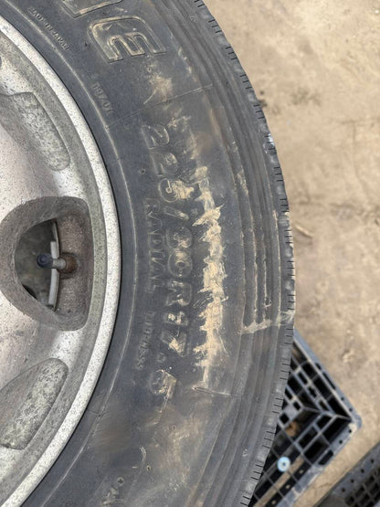 （棚卸まとめ売り）タイヤ　3本　【BRIDGESTONE】【225/80R17.5】（中古）