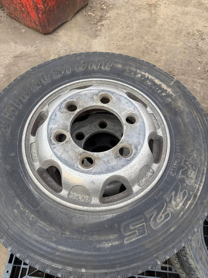（棚卸まとめ売り）タイヤ　3本　【BRIDGESTONE】【225/80R17.5】（中古）
