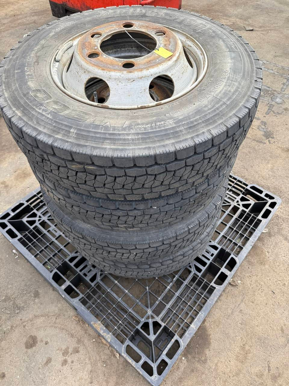 （棚卸まとめ売り）タイヤ　4本　【BRIDGESTONE】【225/80R17.5】（中古）