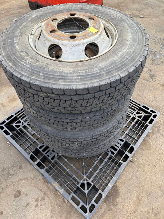 （棚卸まとめ売り）タイヤ　4本　【BRIDGESTONE】【225/80R17.5】（中古）