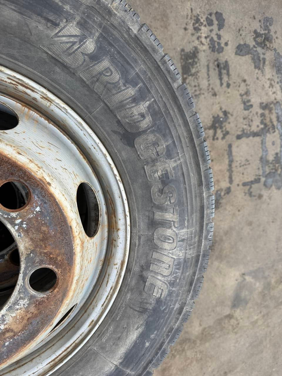 （棚卸まとめ売り）タイヤ　4本　【BRIDGESTONE】【225/80R17.5】（中古）