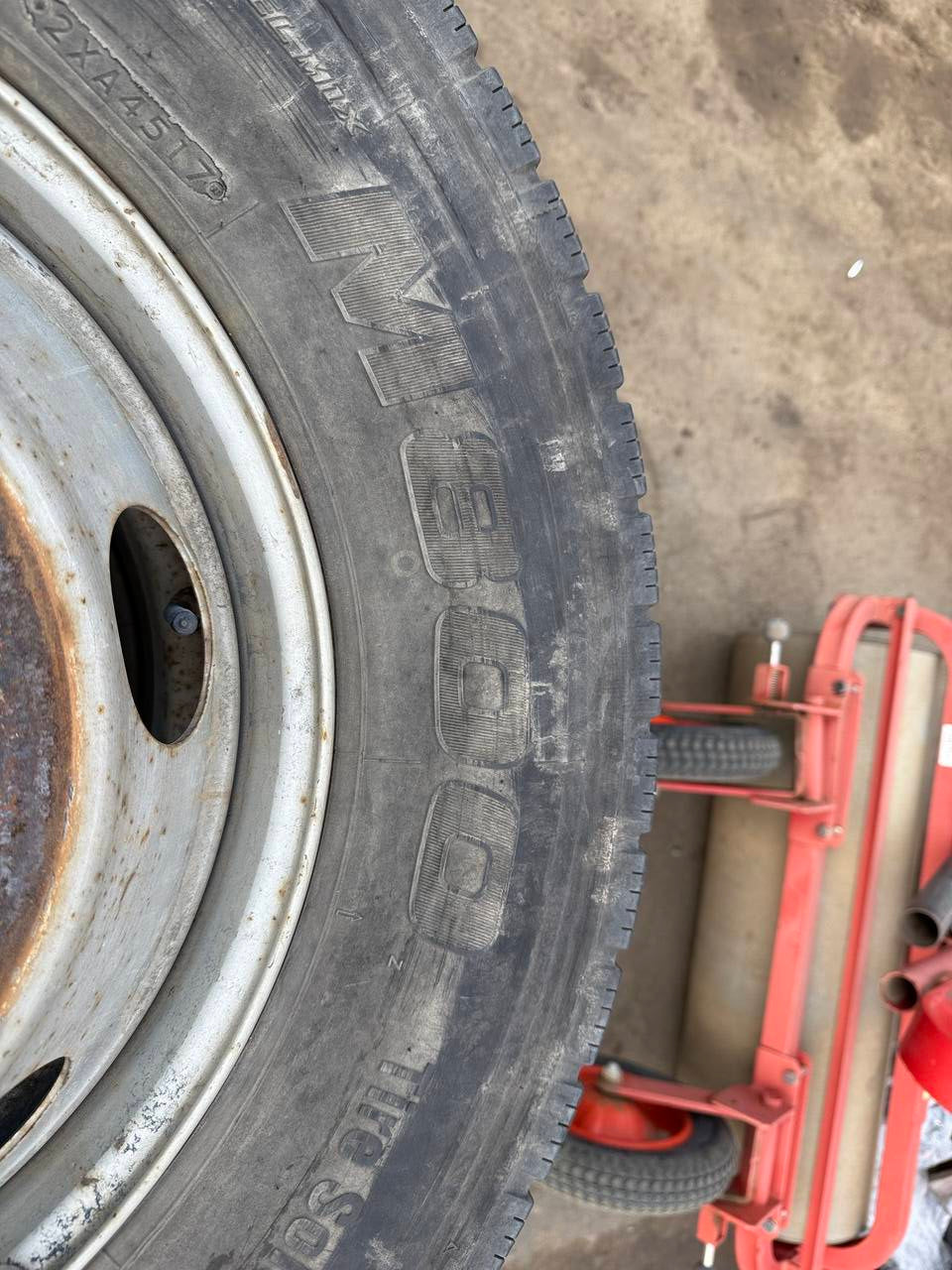 （棚卸まとめ売り）タイヤ　4本　【BRIDGESTONE】【225/80R17.5】（中古）