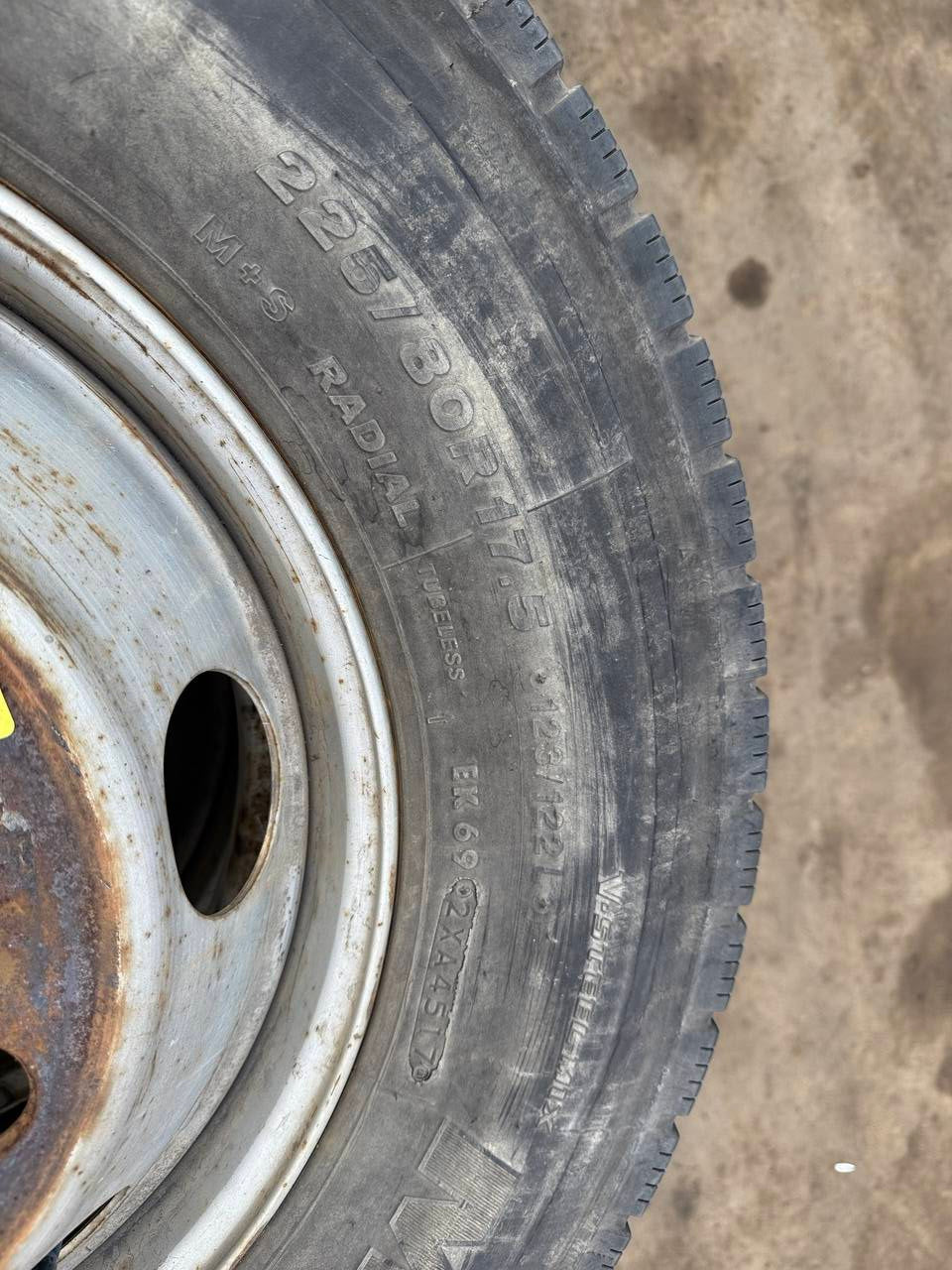 （棚卸まとめ売り）タイヤ　4本　【BRIDGESTONE】【225/80R17.5】（中古）