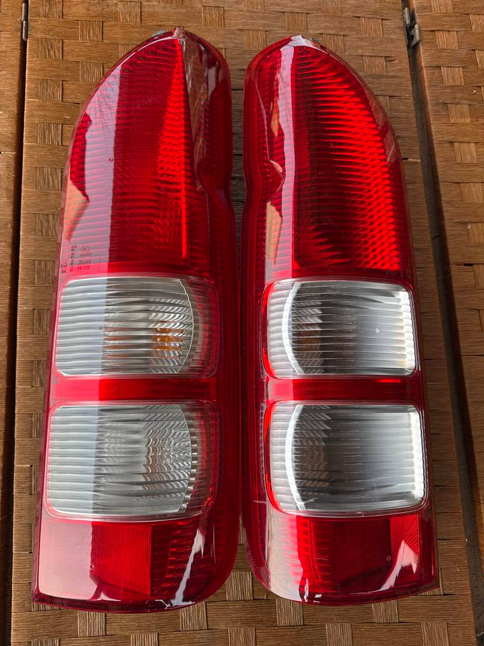 ハイエース 200系 テールライト トヨタ 純正（中古）