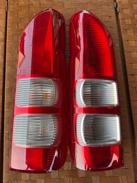 ハイエース 200系 テールライト トヨタ 純正（中古）