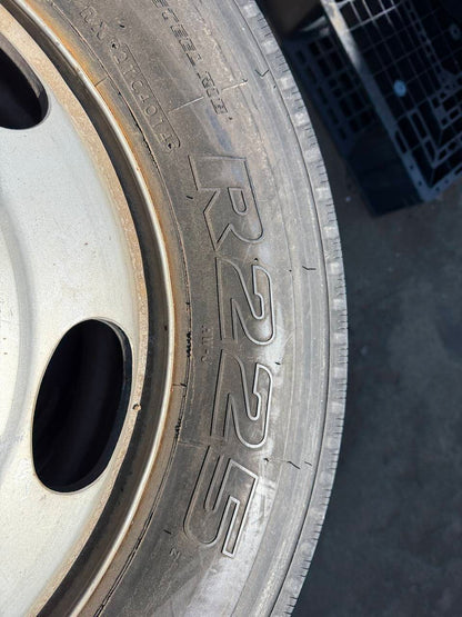 （棚卸まとめ売り）タイヤ　2本　【Bridgestone】【245/70R19.5】（中古）