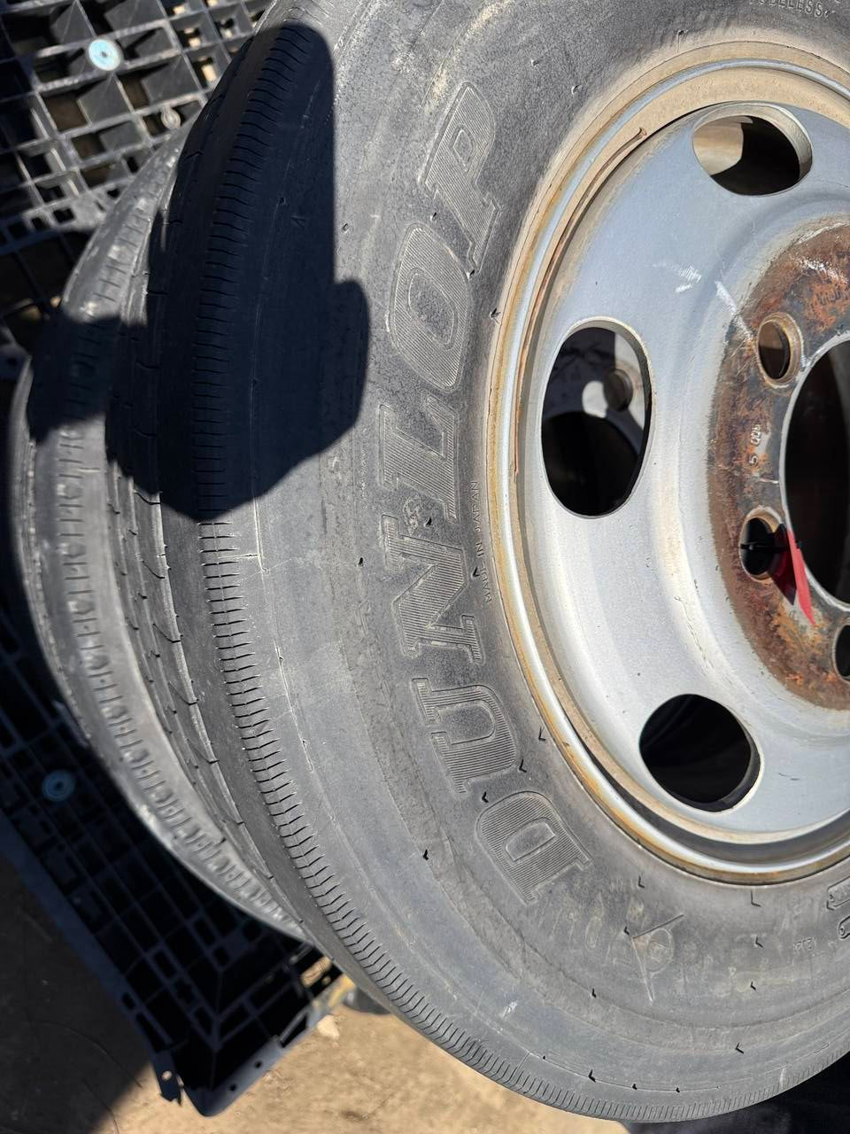 （棚卸まとめ売り）タイヤ　3本　【DUNLOP, YOKOHAMA】【245/70R19.5】（中古）