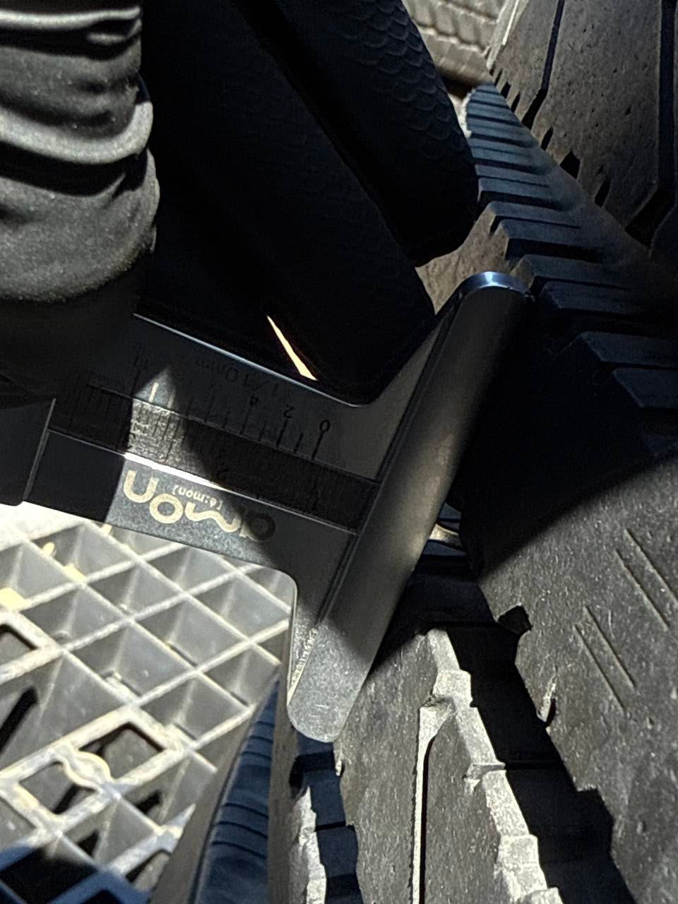 （棚卸まとめ売り）タイヤ　3本　【DUNLOP, YOKOHAMA】【245/70R19.5】（中古）