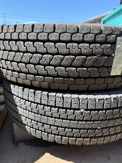 （棚卸まとめ売り）タイヤ　2本　Yokohama ZEN 902ZE  11R22.5（中古）
