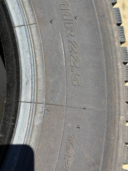 （棚卸まとめ売り）タイヤ　2本　Yokohama ZEN 902ZE  11R22.5（中古）