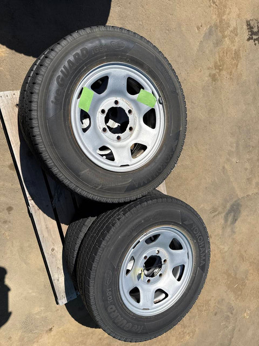 （棚卸まとめ売り）タイヤ　Yokohama 4本 195/80R15 107/105LLT (中古)