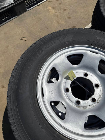 （棚卸まとめ売り）タイヤ　Yokohama 4本 195/80R15 107/105LLT (中古)