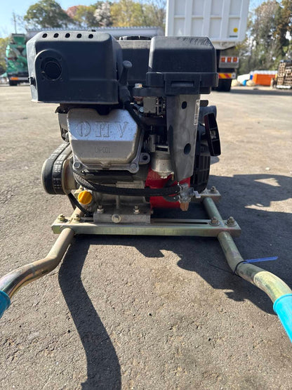 三菱　ガソリン エンジン ポンプ　GB221　（中古）
