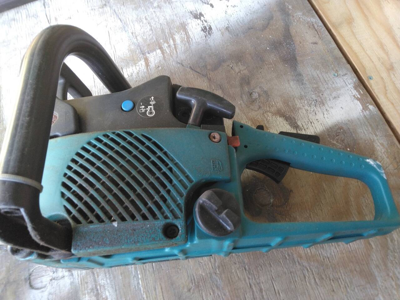 マキタ　チェンソー　DE3435　（中古）