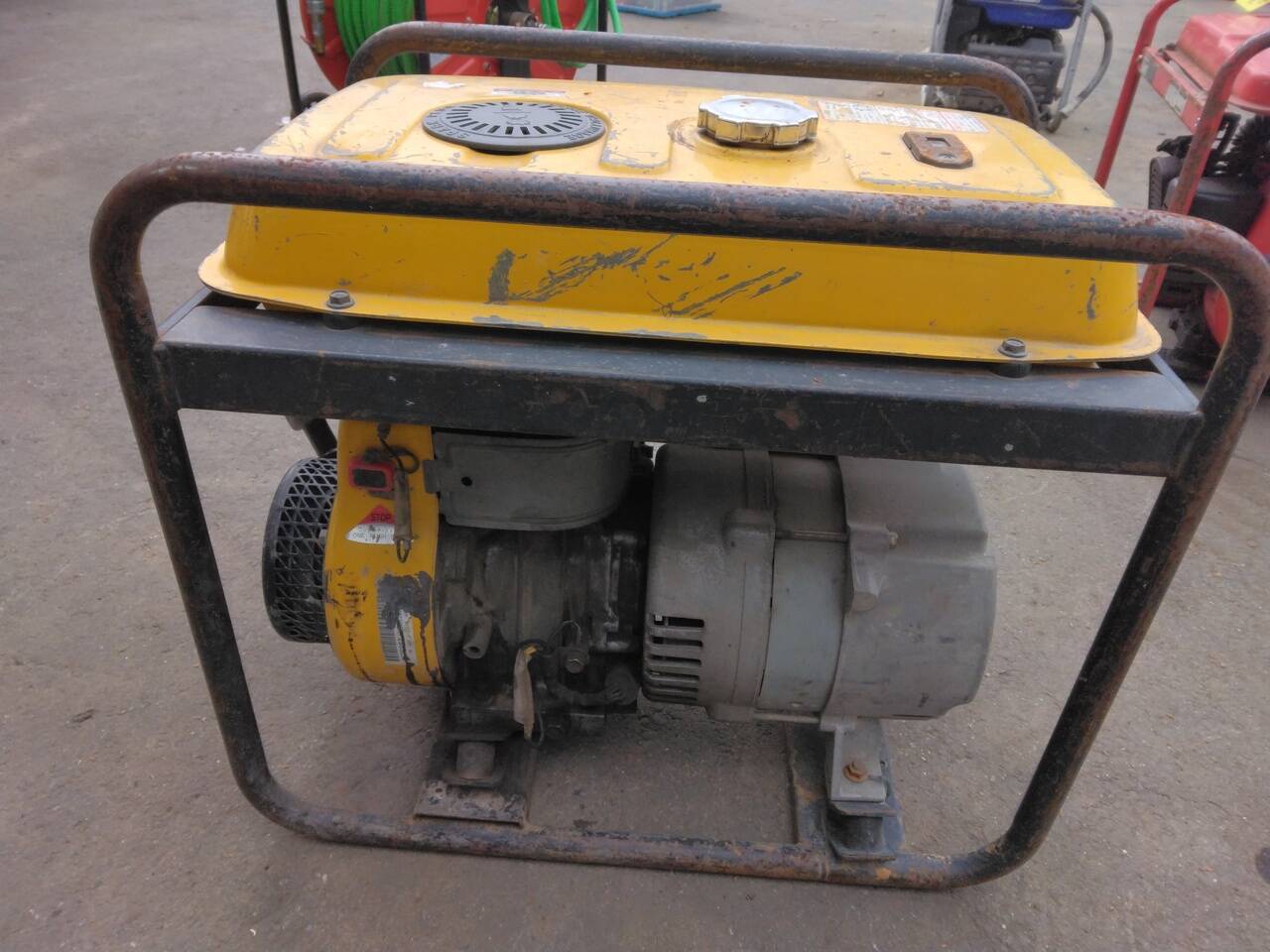 発電機 エンジン発電機 スバル SGL2000 2.0kVA 20A Robin 部品取り（中古）