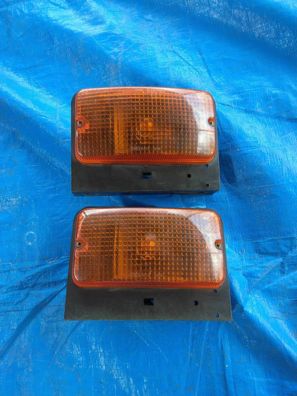 純正サイド　ウィンカー いすゞ　純正　ＩＫＩ5113 ２個セット（中古）
