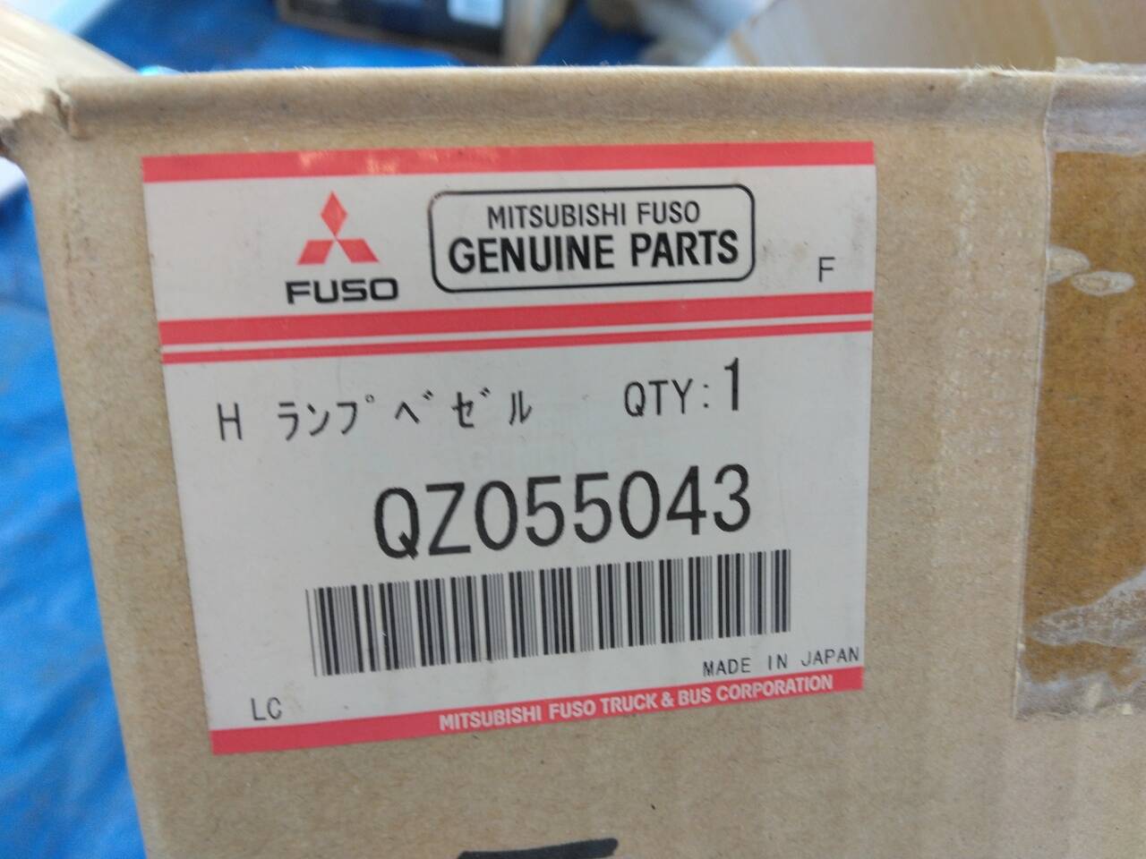 ランプベゼル 三菱ふそう　純正　QZ055043（未使用）