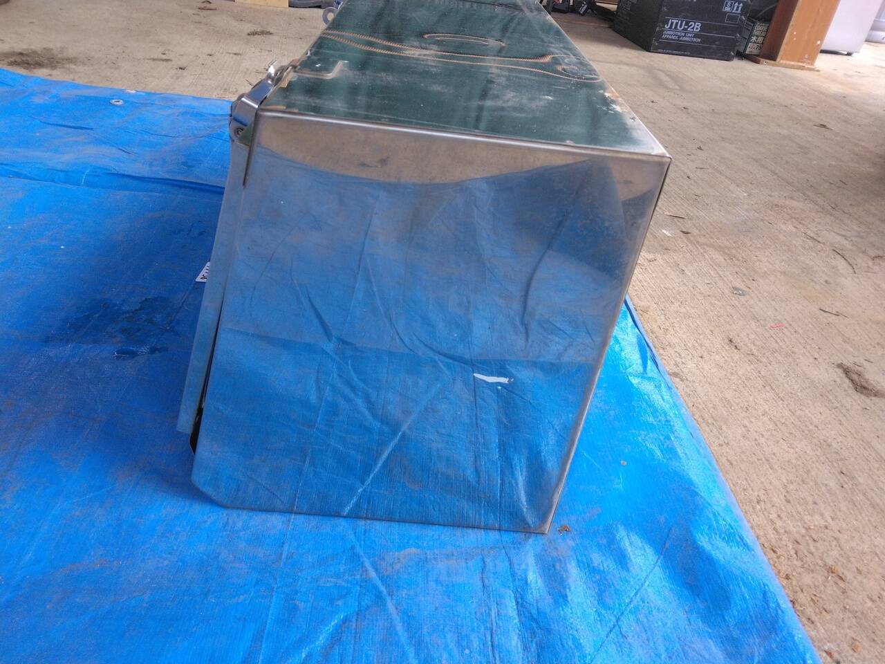 工具箱　ステンレス　75cm × 28cm × 32cm（中古）