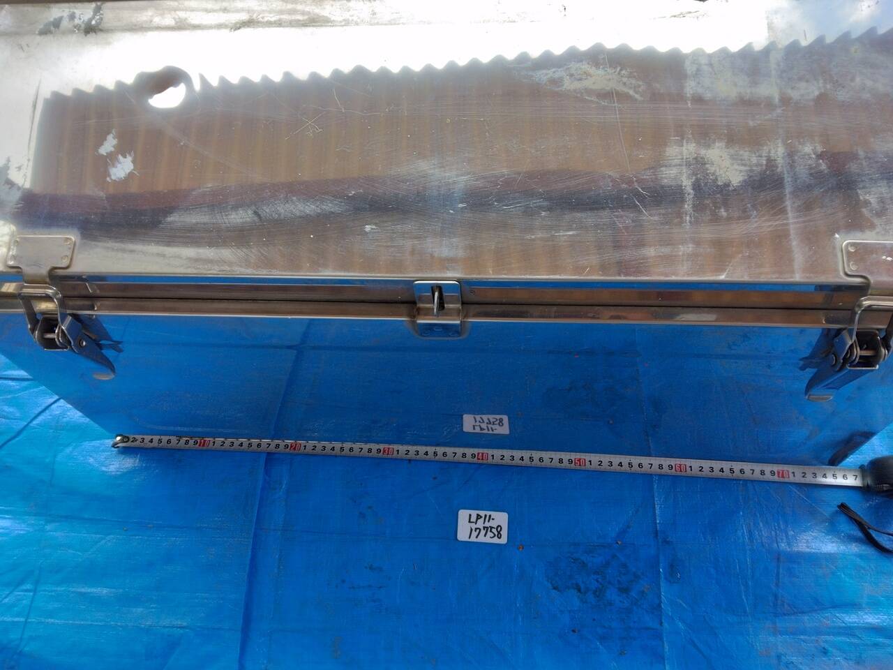 工具箱　ステンレス　75cm × 28cm × 32cm（中古）
