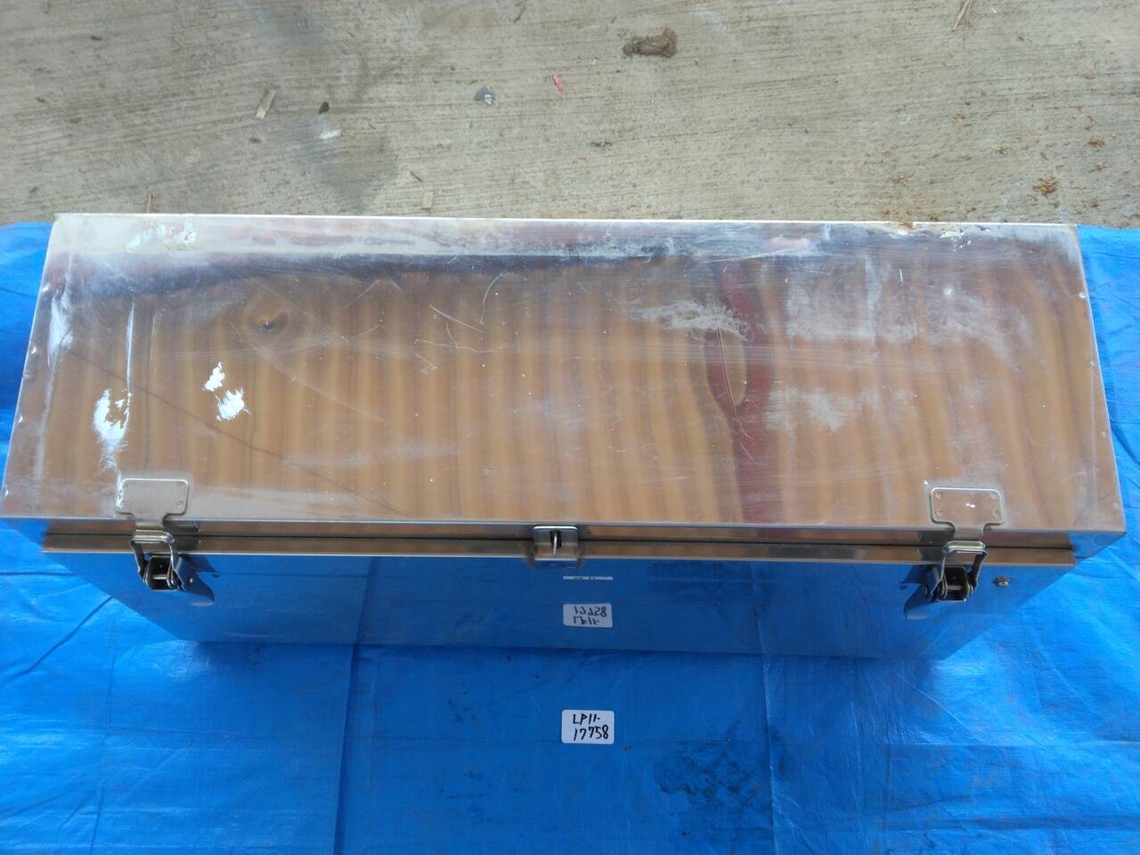 工具箱　ステンレス　75cm × 28cm × 32cm（中古）