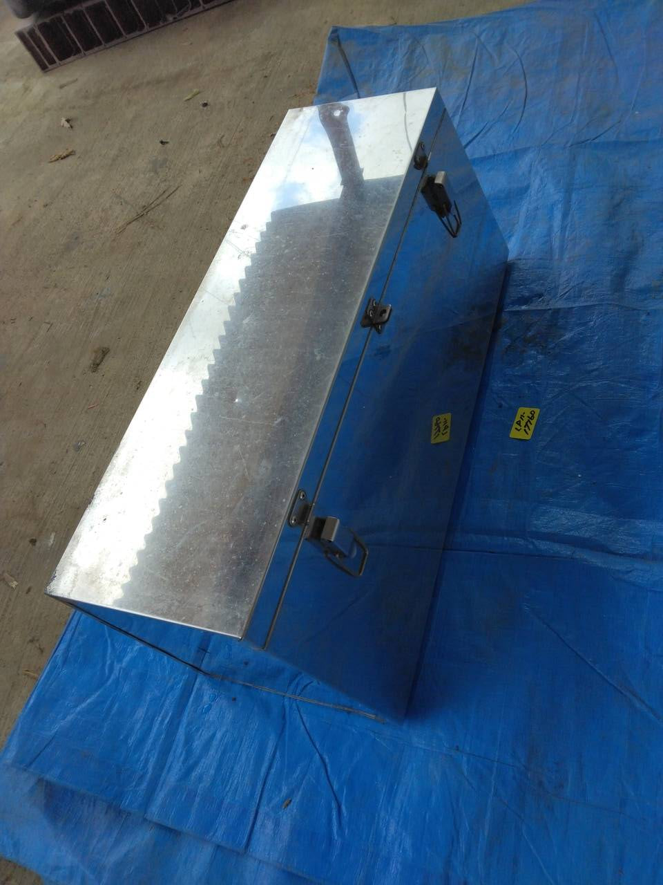 工具箱　ステンレス　75cm × 28㎝ × 32cm（中古）