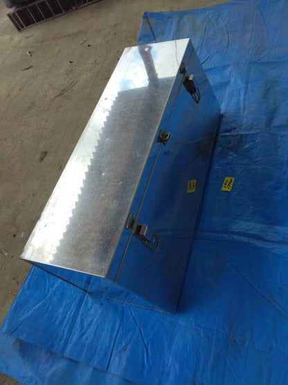 工具箱　ステンレス　75cm × 28㎝ × 32cm（中古）