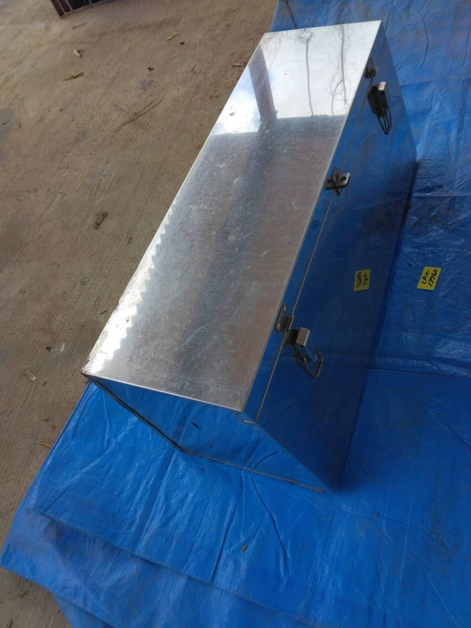 工具箱　ステンレス　75cm × 28㎝ × 32cm（中古）