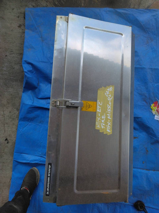 工具箱　ステンレス　90cm × 45㎝ × 45cm（中古）