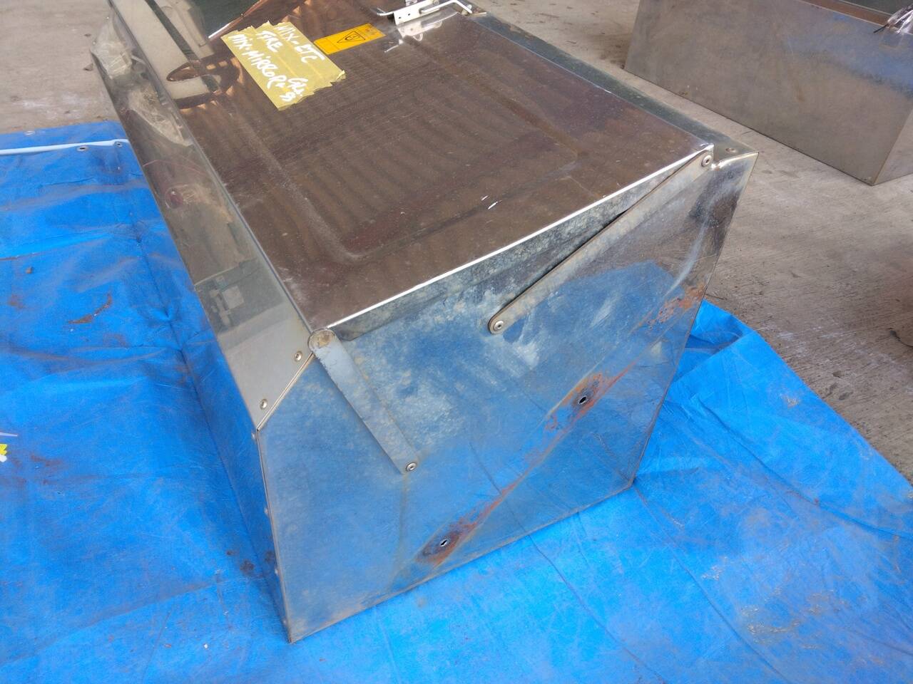 工具箱　ステンレス　90cm × 45㎝ × 45cm（中古）