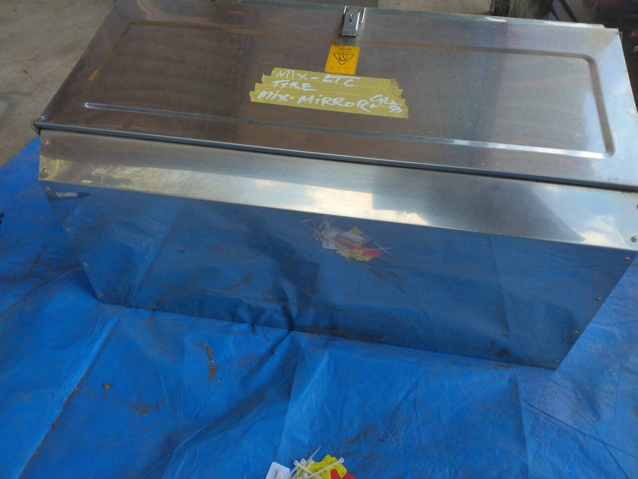 工具箱　ステンレス　90cm × 45㎝ × 45cm（中古）