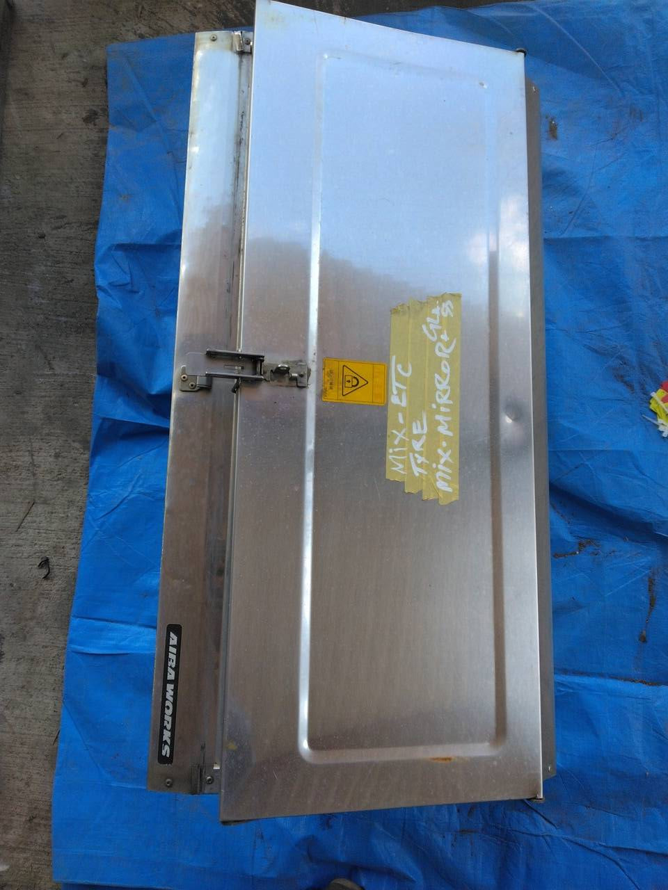 工具箱　ステンレス　90cm × 45㎝ × 45cm（中古）